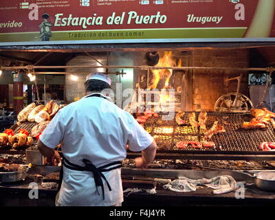Parilla Grill-Restaurant im Mercado del Puerto, Montevideo, Uruguay, Südamerika Stockfoto
