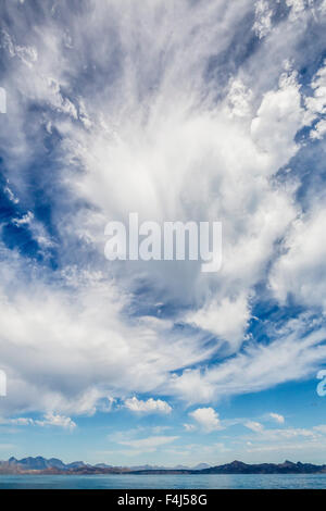 Intensive Cloud aufbauen über Isla Santa Catalina, Baja California Sur, Mexiko, Nordamerika Stockfoto