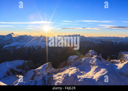 Luftaufnahme des Rosengartens Gruppe bei Sonnenuntergang, Naturpark Schlern, Dolomiten, Trentino-Alto Adige, Italien, Europa Stockfoto