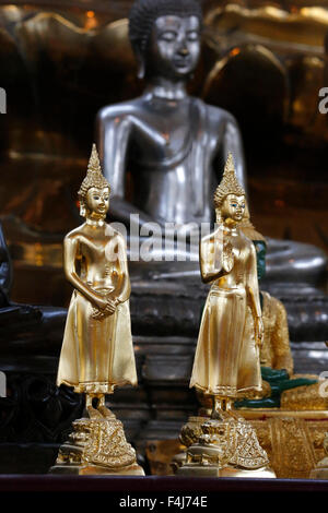 Buddha-Statuen, Hauptaltar, Wat Velouvanaram, Bussy Saint Georges, Seine et Marne, Frankreich, Europa Stockfoto