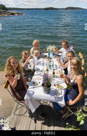 Mittsommerfest in den Schären von Stockholm, Schweden. Stockfoto