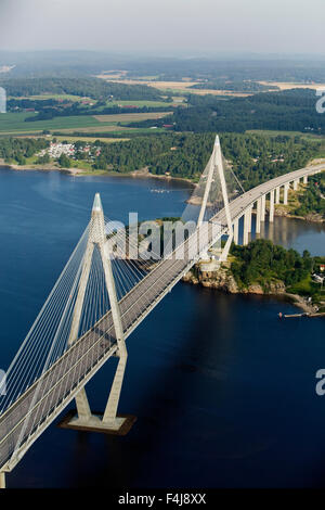 Eine Brücke über dem Wasser Stockfoto