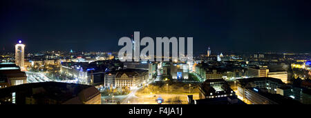 Blick auf Leipzig in der Nacht, Deutschland. Stockfoto