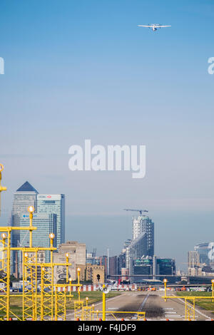 London City Airport Flugzeuge, Docklands, London, England, Vereinigtes Königreich Stockfoto