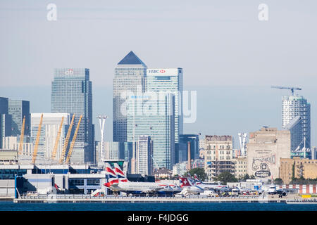 London City Airport Flugzeuge, Docklands, London, England, Vereinigtes Königreich Stockfoto