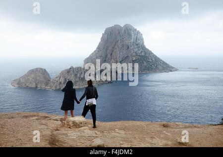 ES VEDRA, eine unbewohnte Felseninsel befindet sich 2km vor der Westküste von Ibiza, im Bereich Cala d ' Hort. Stockfoto