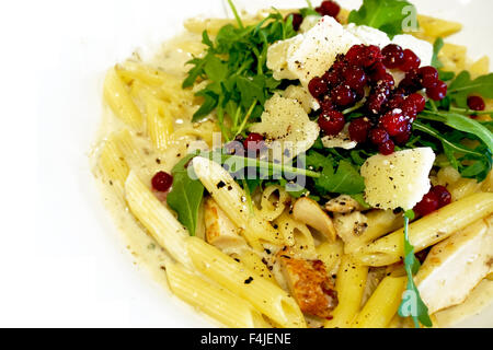 Weiße Teigwaren-Sahne-Sauce mit Champignons, italienische Küche Stockfoto