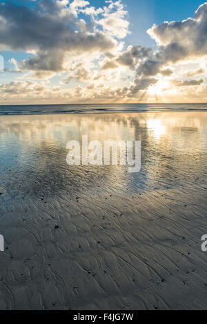 Sonnenuntergang am Rhosneigr, Anglesey, North Wales, UK. 12. Oktober 2015 übernommen. Stockfoto