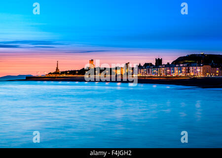 Bunte Abendhimmel bei Aberystwyth Ceredigion Wales UK Stockfoto