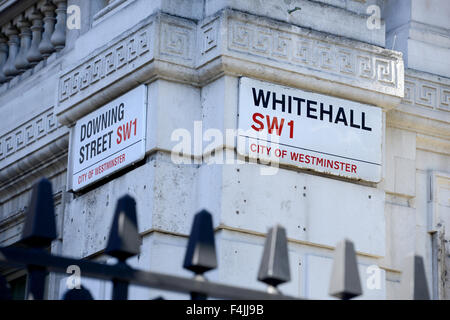 Whitehall und Downing Street unterzeichnen, London, England, UK Stockfoto