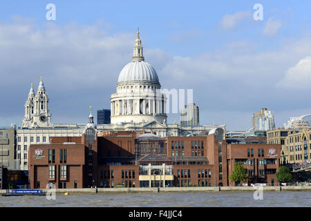 St. Pauls Kathedrale und City of London School, London, England, UK Stockfoto