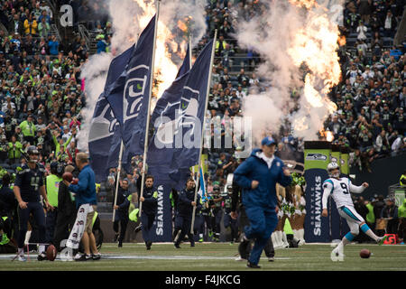 18. Oktober 2015: Seattle Seahawks nehmen das Feld vor NFL Aktion zwischen den Carolina Panthers und die Seattle Seahawks in CenturyLink Field in Seattle, Washington. Die Seattle Seahawks fallen in die Carolina Panthers 27 bis 23. Joseph Weiser/CSM Stockfoto