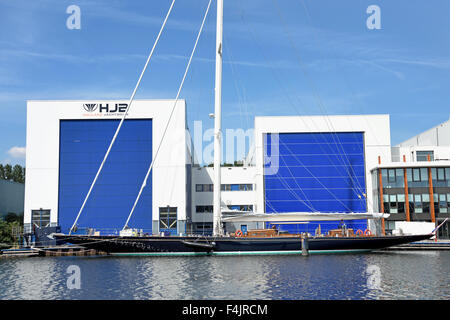 HJB Holland Jachtbouw hat seinen Sitz in Zaandam, in der Nähe von Hafen von Amsterdam Niederlande (Noordzeekanaal Nordseekanal) Stockfoto