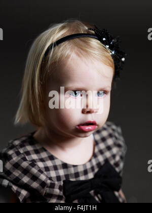 Nahaufnahme von Mädchen mit blonden Haaren im studio Stockfoto