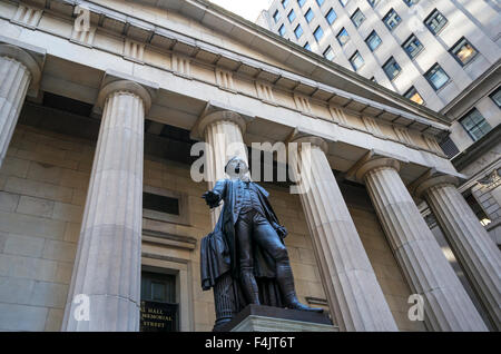 Statue von George Washington an der Federal Hall an der Wall Street in New York City Stockfoto