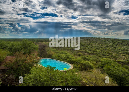 Schwimmbad im Okaukuejo Rest Camp in Etosha Nationalpark, Namibia, Afrika Stockfoto