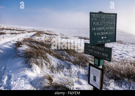 Verfolgen Sie über Axt Kante in der Nähe der Katze und die Geige in der Peak District National Park Stockfoto