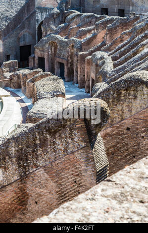 Rom, Italien - 6. August 2015: Kolosseum oder Kolosseum auch bekannt als das flavische Amphitheater. Verschiedene Details des Kolosseums Stockfoto