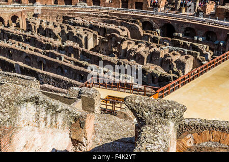 Rom, Italien - 6. August 2015: Kolosseum oder Kolosseum auch bekannt als das flavische Amphitheater. Verschiedene Details des Kolosseums Stockfoto