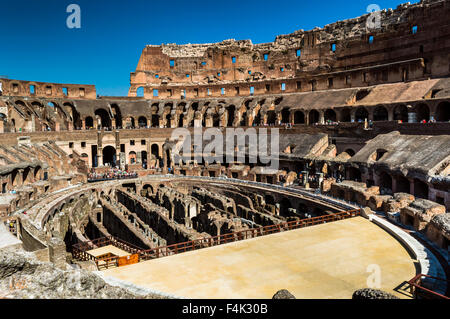 Rom, Italien - 6. August 2015: Kolosseum oder Kolosseum auch bekannt als das flavische Amphitheater. Verschiedene Details des Kolosseums Stockfoto