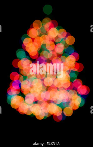Aus Focus Weihnachtsbaum Lichter auf schwarzem Hintergrund Stockfoto