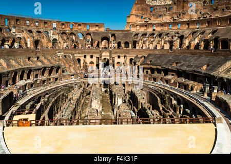 Rom, Italien - 6. August 2015: Kolosseum oder Kolosseum auch bekannt als das flavische Amphitheater. Verschiedene Details des Kolosseums Stockfoto