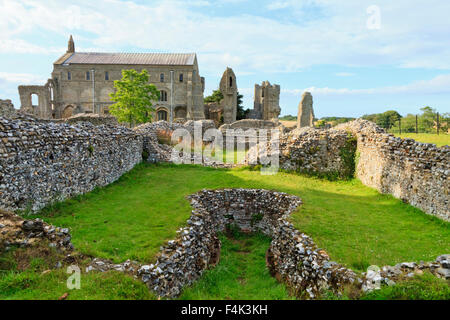 Ruinen der Binham Priory, die Priory-Kirche von St. Maria und die Heiligen Kreuz North Norfolk England Stockfoto