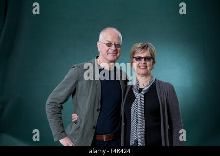 Andrzej Klimowski & Danusia Schejbal, die britische geboren Grafik Romanciers, an das Edinburgh International Book Festival 2015. Edinburgh, Schottland. 28. August 2015 Stockfoto