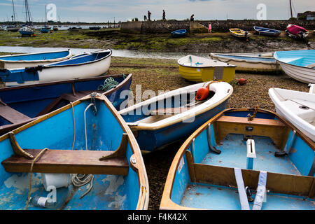 Boote bei Ebbe in Emsworth Hampshire, East Sussex an der Küste von Südengland Stockfoto