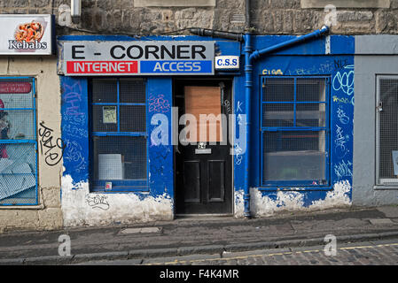 Verfallene Internetzugang-Filiale in Blackfriars Street, Edinburgh, Scotland, UK Stockfoto