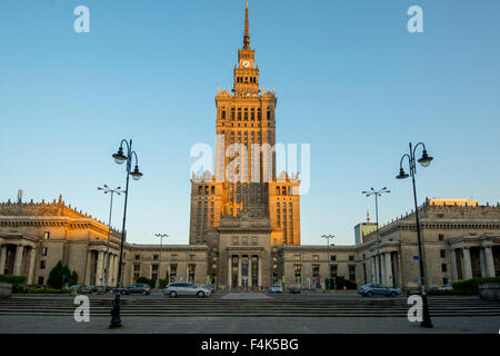 Ein Blick auf den Palast der Kultur und Wissenschaft in Warschau, Polen Stockfoto