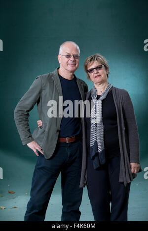 Andrzej Klimowski & Danusia Schejbal, die britische geboren Grafik Romanciers, an das Edinburgh International Book Festival 2015. Edinburgh, Schottland. 28. August 2015 Stockfoto