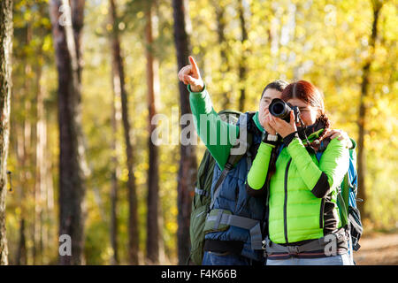 Frau Fotograf fotografiert Stockfoto