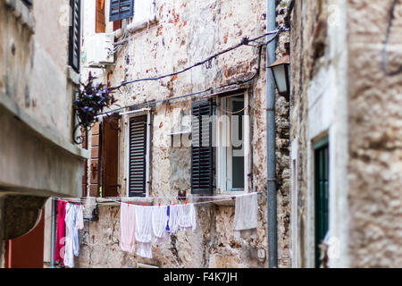 Details der Architektur von Rovinj in Kroatien, mit einem alten Gebäude Stockfoto