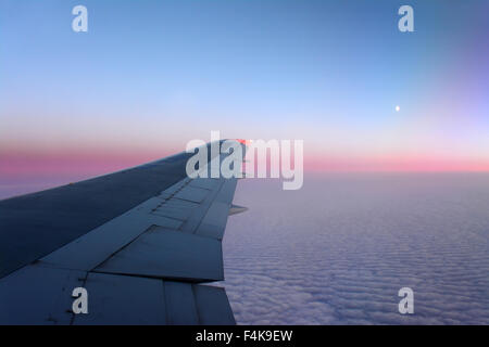 Sonnenuntergang über den Wolken Stockfoto