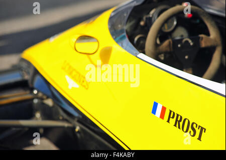 Das Cockpit eines Alain Prost Renault F1-Boliden auf dem Goodwood Festival of Speed im Vereinigten Königreich. Stockfoto