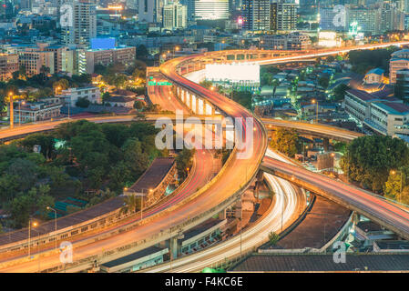 Erhöhte Expressway. Die Kurve der Hängebrücke, Thailand. Stockfoto