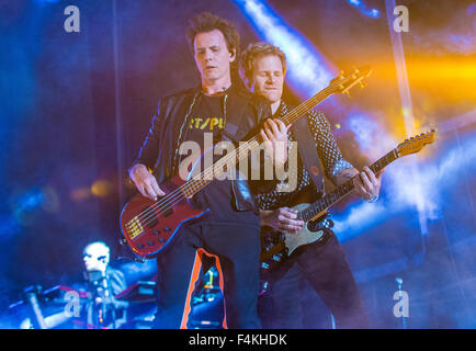 Musiker John Taylor (L) und Roger Taylor von Duran Duran führt auf der Bühne während Life Is Beautiful Festival in Las Vegas Stockfoto