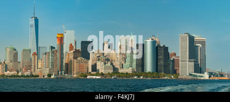 Manhattan Skyline von Staten Island Ferry Panorama, New York, USA Stockfoto