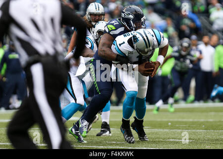 18. Oktober 2015 - ist die CAM NEWTON (1) entlassen. Die Seattle Seahawks gespielt die Carolina Panthers bei CenturyLink Field in Seattle, WA am 18. Oktober 2015. © David Blair/ZUMA Draht/Alamy Live-Nachrichten Stockfoto