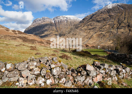 alte Straße in Glencoe, Lochaber, Hochlandregion, Schottland, Vereinigtes Königreich Stockfoto