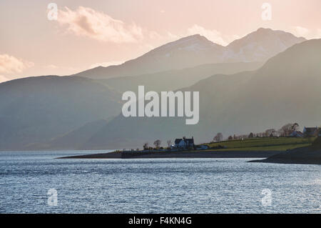 Blick über Loch Linnhe in Ballachulish, Sunart Berge, Highland, Schottland, Vereinigtes Königreich Stockfoto