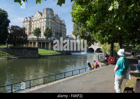 Bad, Fluss Avon, Pulteney Bridge, Old Empire Hotel, Innenstadt, Somerset, UK; England; Stockfoto