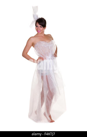 Lustiges Foto einer jungen Frau mit nichts zu tragen aber Abfallstoffe - Dies ist Teil einer Serie mit Jute-Tasche, WC-Papier... Stockfoto