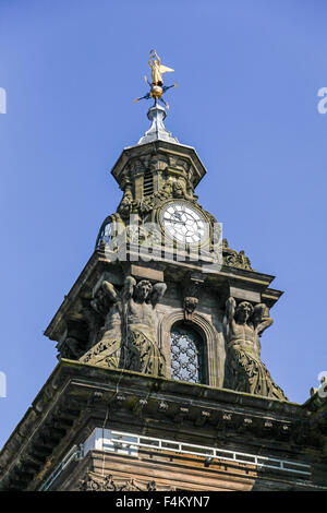 Uhrturm am ehemaligen Burslem Rathaus Stoke on Trent England UK Stockfoto