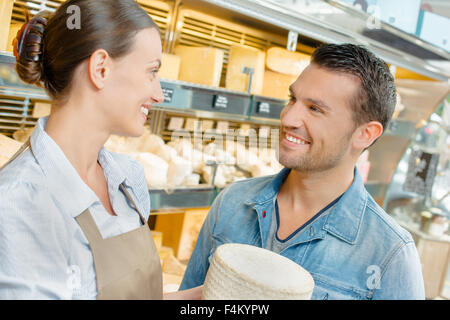 Verkauf von Käse Stockfoto