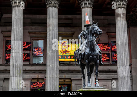 Duke of Wellington Glasgow Statue und Verkehrskegel, Gallery of Modern Art, Glasgow City Centre, Royal Exchange Square / Queen Street, Schottland, Großbritannien Stockfoto