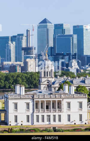 England, London, Greenwich, Queens House Museum und Skyline von Canary Wharf Stockfoto