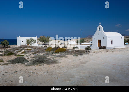 Dorf Agios Konstantinos auf der Küste von Milos-Insel, Griechenland Stockfoto