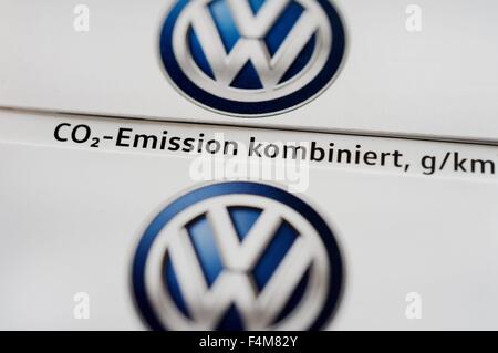 VW Logos, Deutschland, Stadt von Osterode, 20. Oktober 2015. Foto: Frank Mai Stockfoto